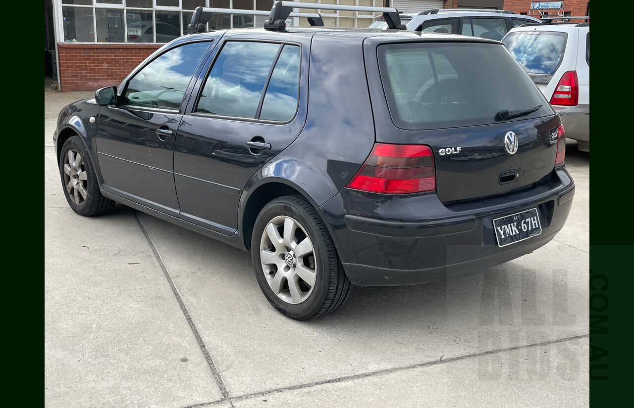 8/2003 Volkswagen Golf 2.0 Sport  5d Hatchback Black 2.0L