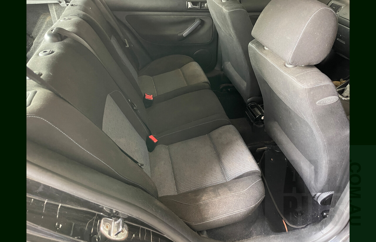 8/2003 Volkswagen Golf 2.0 Sport  5d Hatchback Black 2.0L