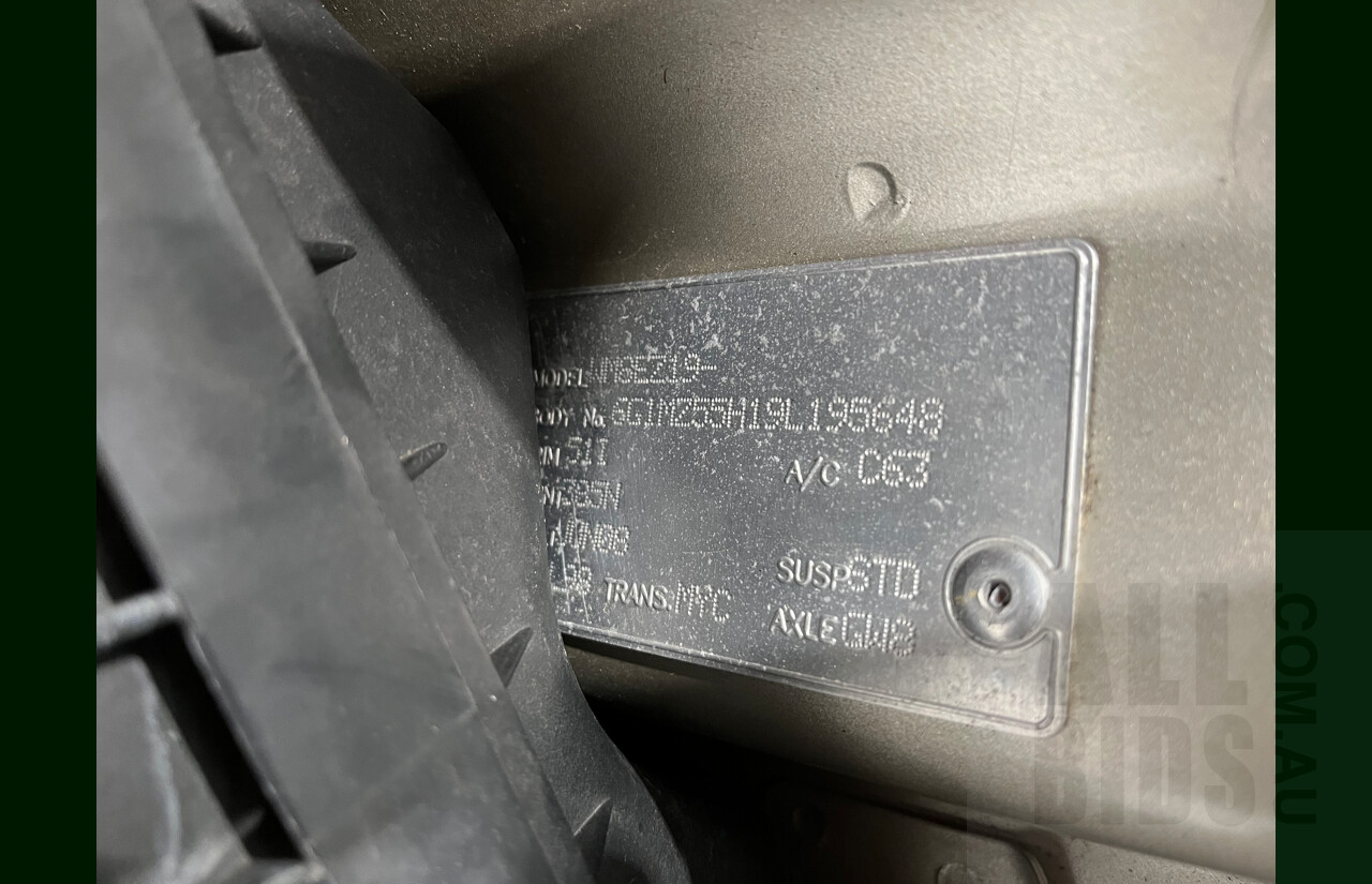 6/2008 Holden Caprice WM MY08 4d Sedan Gold 6.0L V8