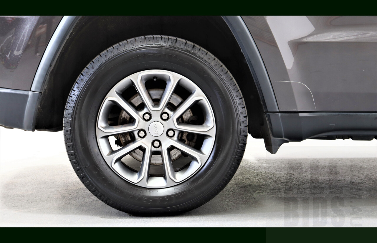 4/2014 Jeep Grand Cherokee Laredo (4x2) WK MY14 4d Wagon Grey 3.6L