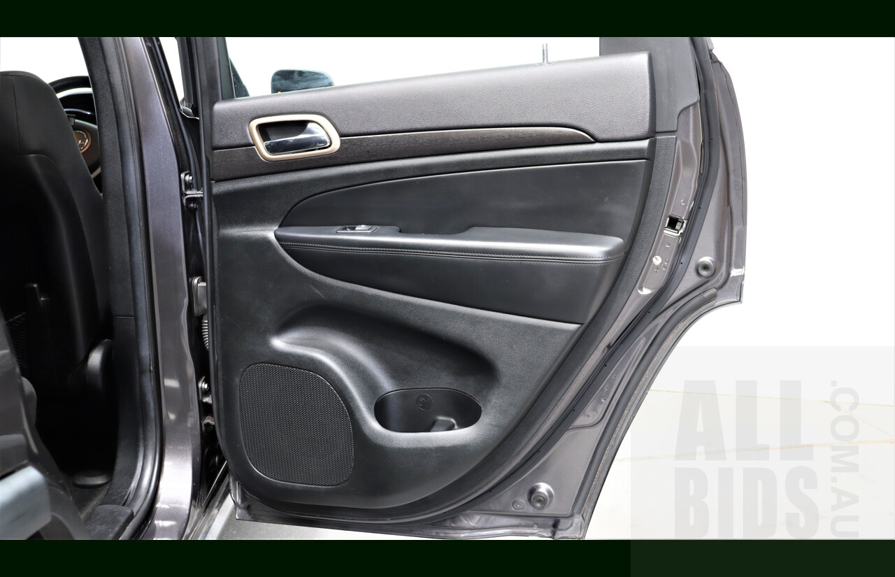 4/2014 Jeep Grand Cherokee Laredo (4x2) WK MY14 4d Wagon Grey 3.6L