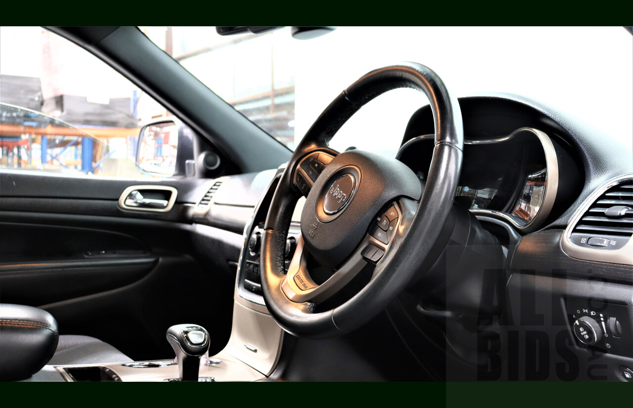 4/2014 Jeep Grand Cherokee Laredo (4x2) WK MY14 4d Wagon Grey 3.6L