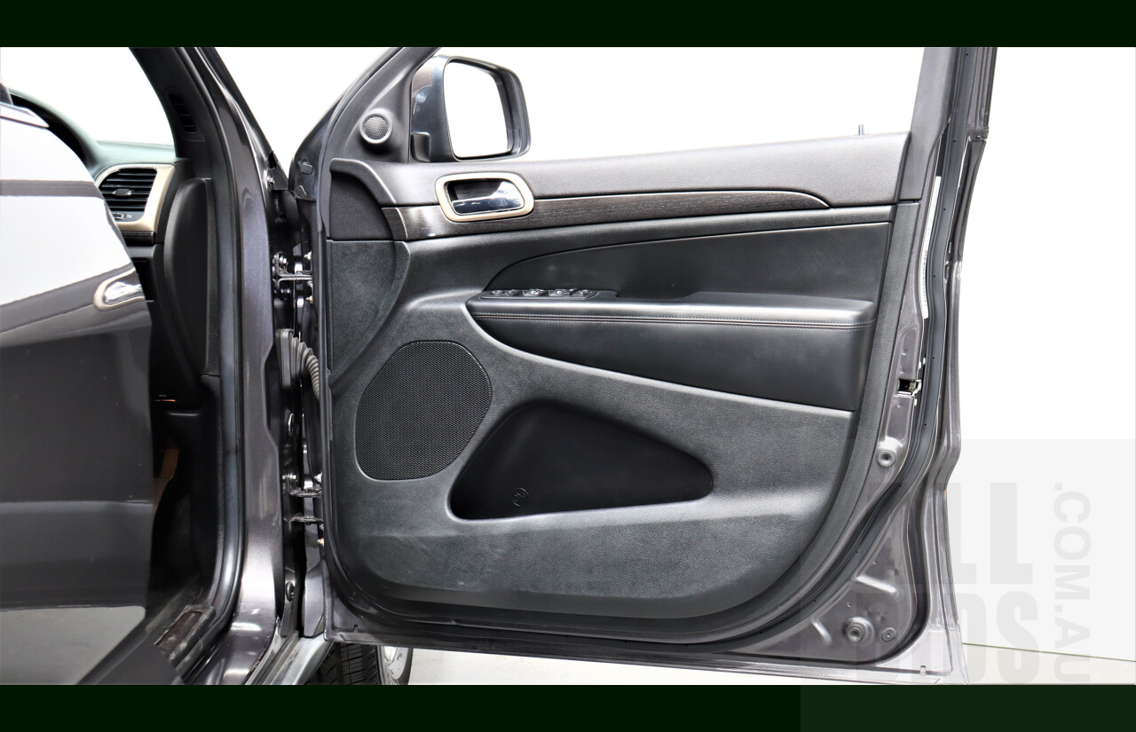 4/2014 Jeep Grand Cherokee Laredo (4x2) WK MY14 4d Wagon Grey 3.6L