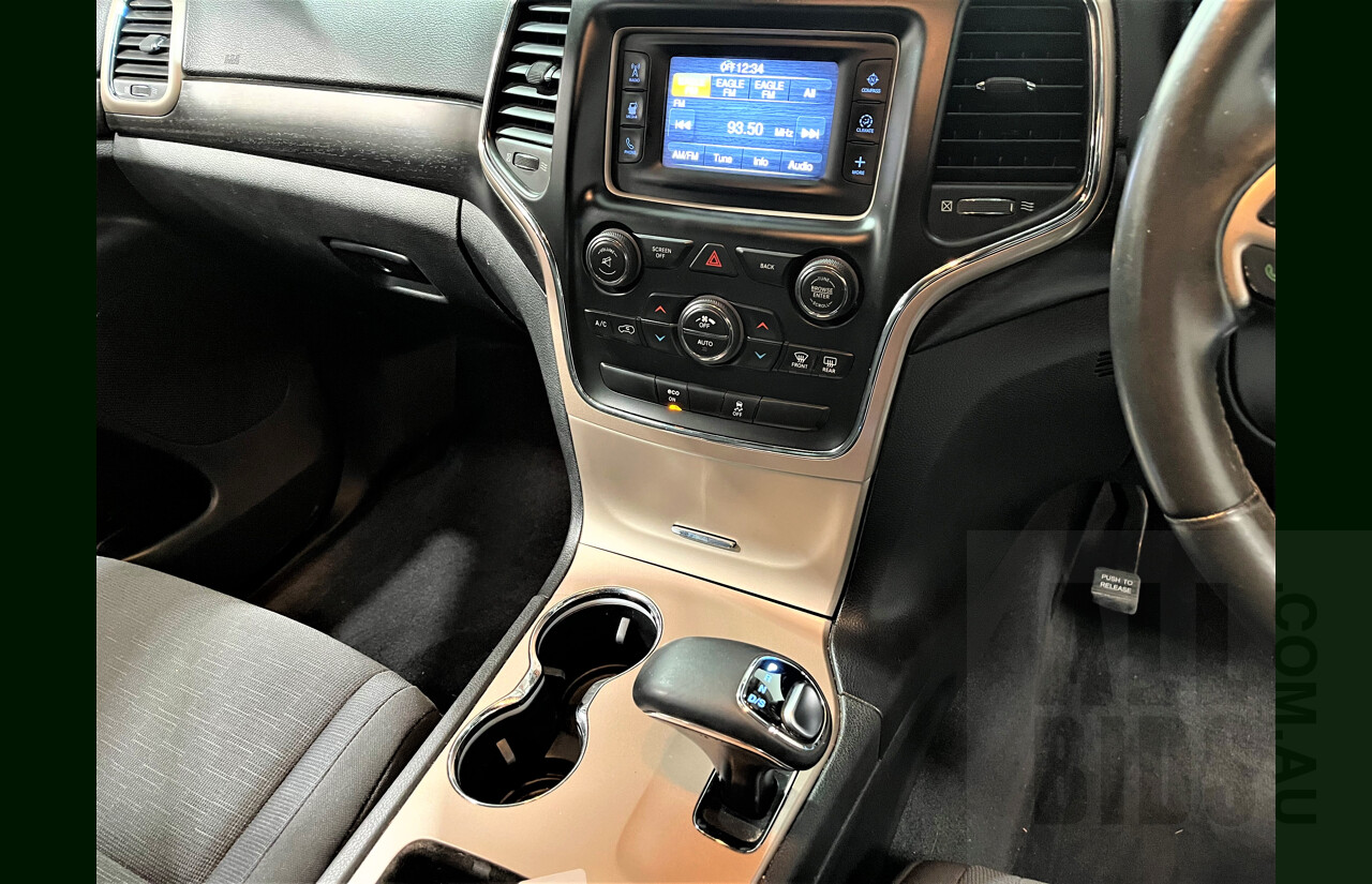 4/2014 Jeep Grand Cherokee Laredo (4x2) WK MY14 4d Wagon Grey 3.6L