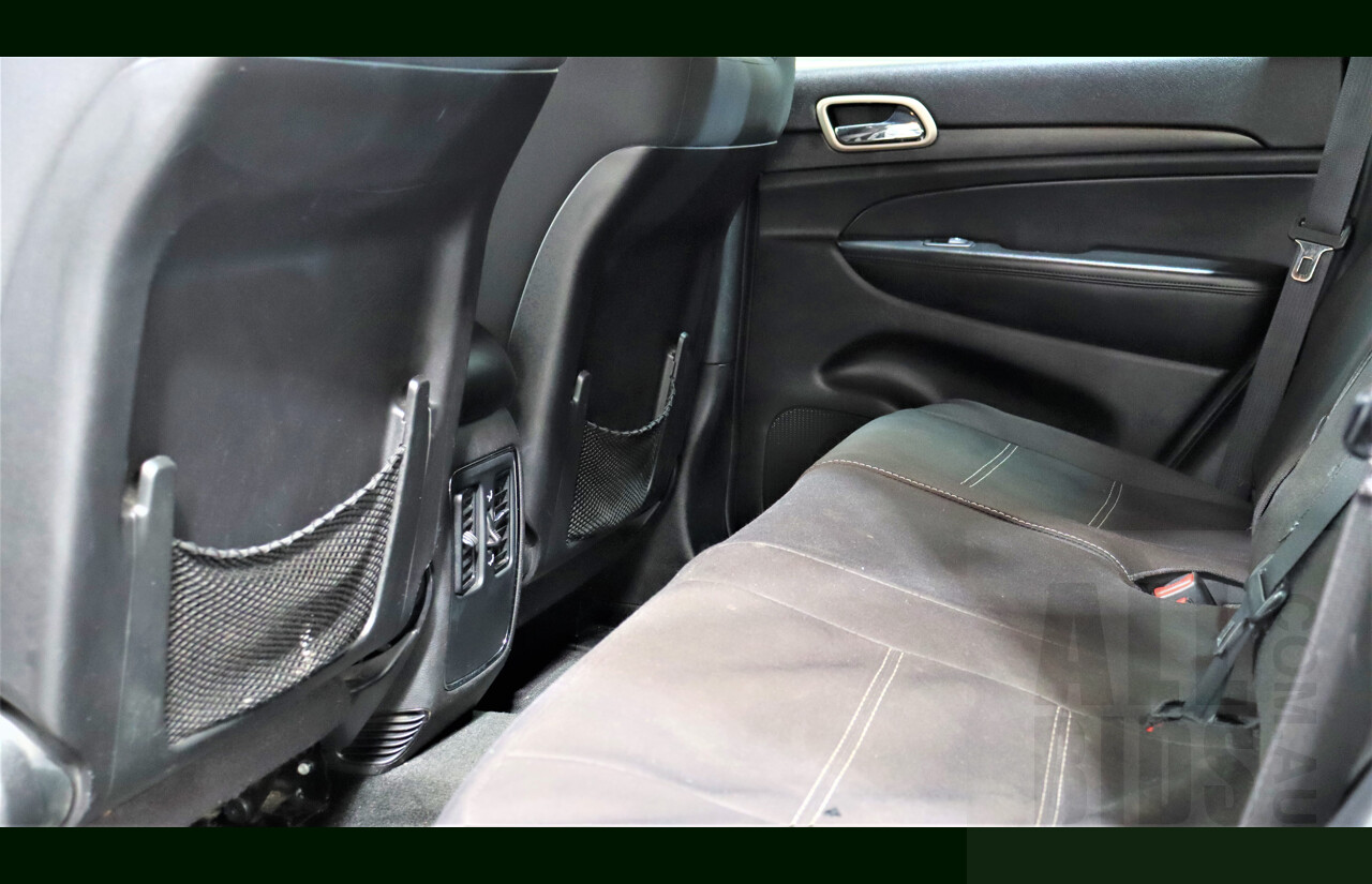 4/2014 Jeep Grand Cherokee Laredo (4x2) WK MY14 4d Wagon Grey 3.6L