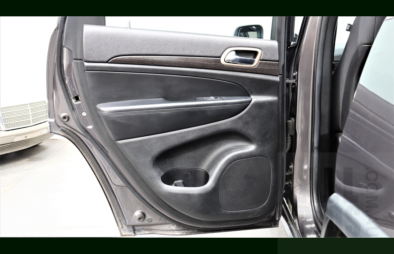 4/2014 Jeep Grand Cherokee Laredo (4x2) WK MY14 4d Wagon Grey 3.6L