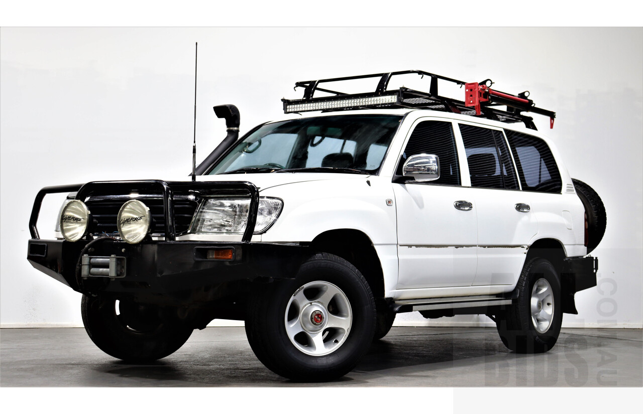11/1999 Toyota Landcruiser (4x4) HZJ105R 4d Wagon White 4.2L Diesel