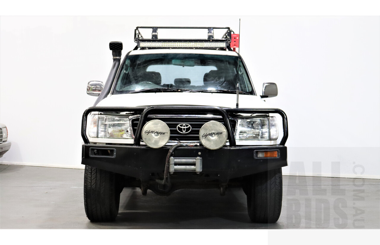 11/1999 Toyota Landcruiser (4x4) HZJ105R 4d Wagon White 4.2L Diesel
