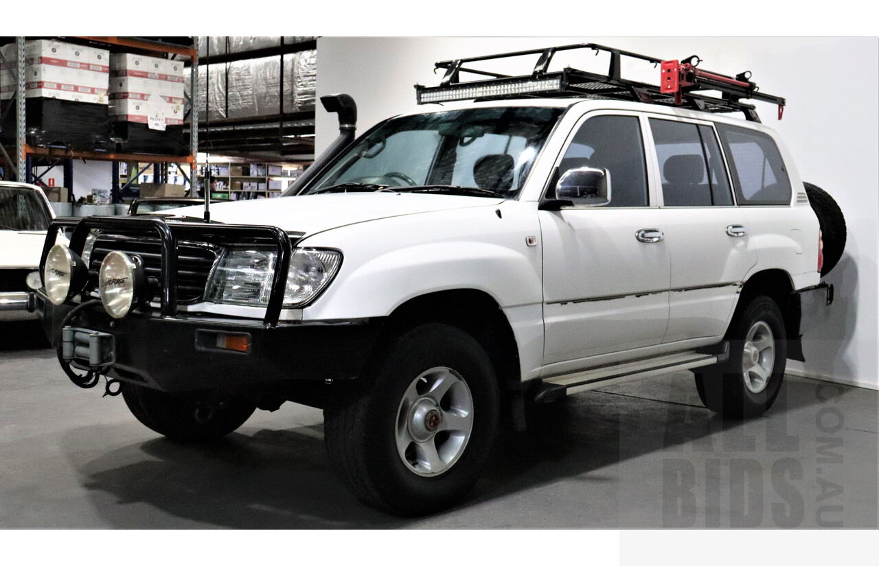 11/1999 Toyota Landcruiser (4x4) HZJ105R 4d Wagon White 4.2L Diesel