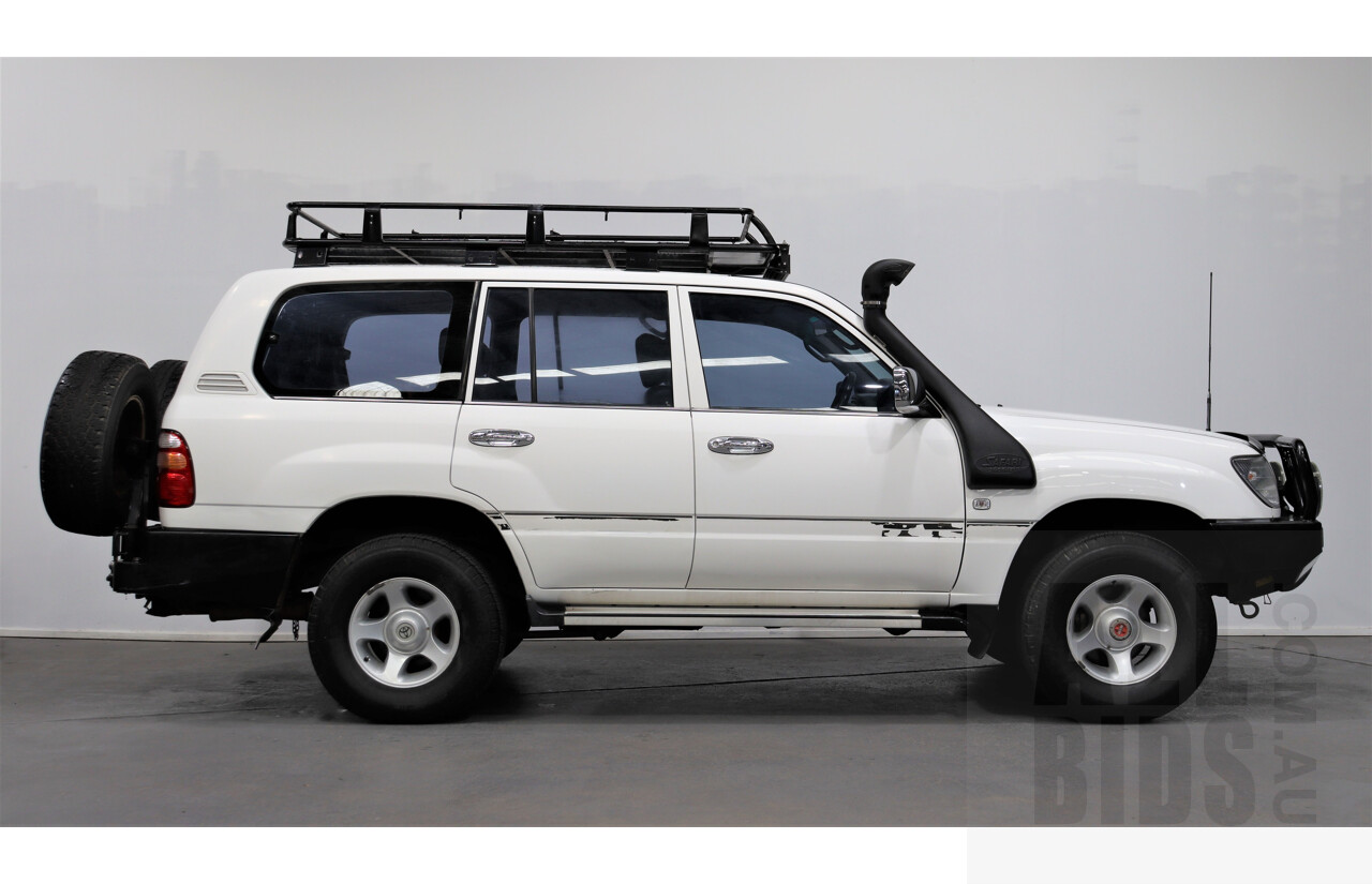11/1999 Toyota Landcruiser (4x4) HZJ105R 4d Wagon White 4.2L Diesel