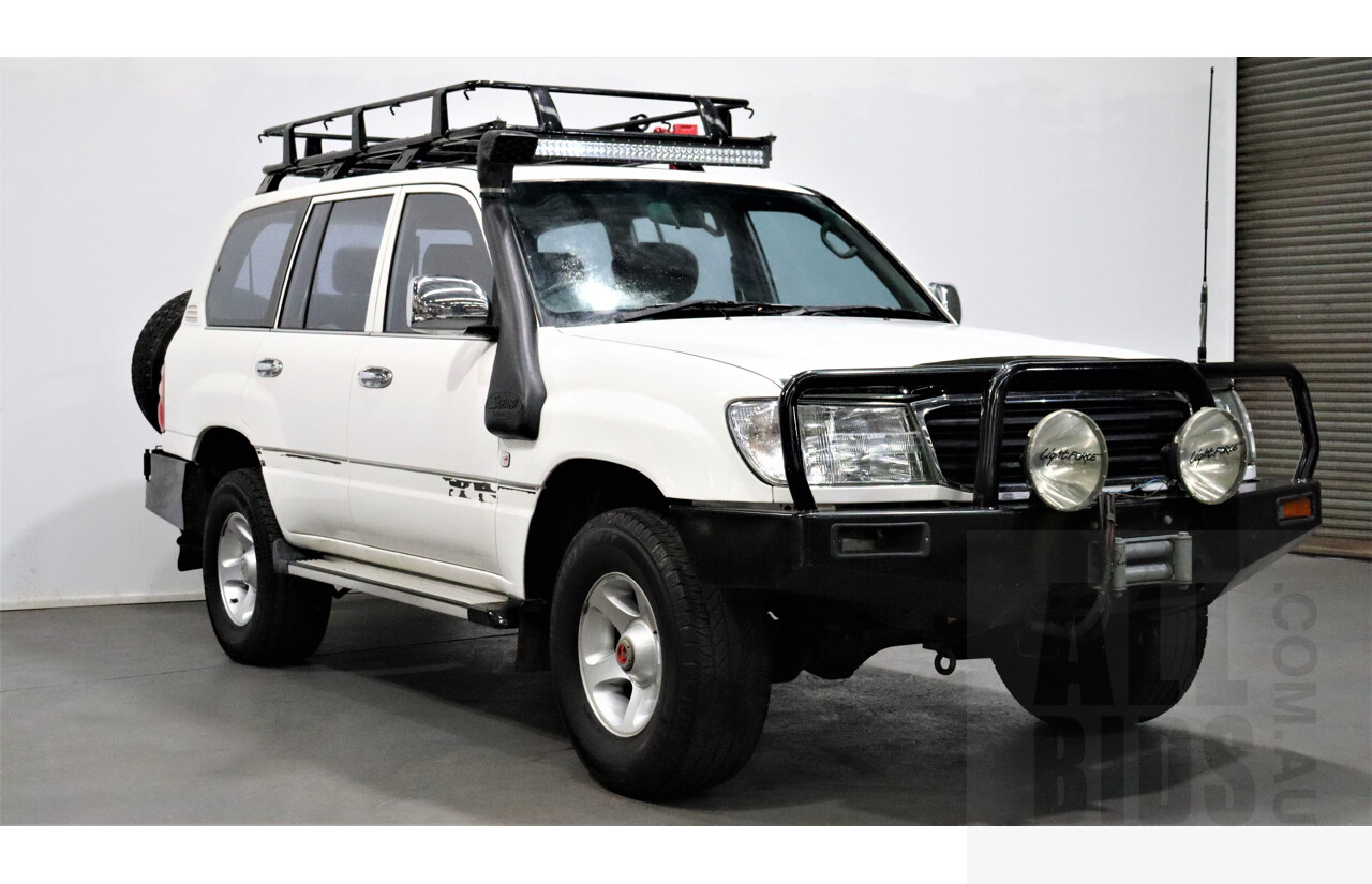 11/1999 Toyota Landcruiser (4x4) HZJ105R 4d Wagon White 4.2L Diesel