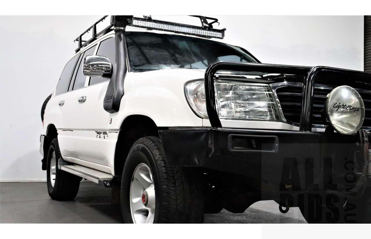 11/1999 Toyota Landcruiser (4x4) HZJ105R 4d Wagon White 4.2L Diesel