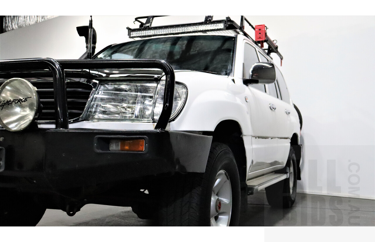 11/1999 Toyota Landcruiser (4x4) HZJ105R 4d Wagon White 4.2L Diesel