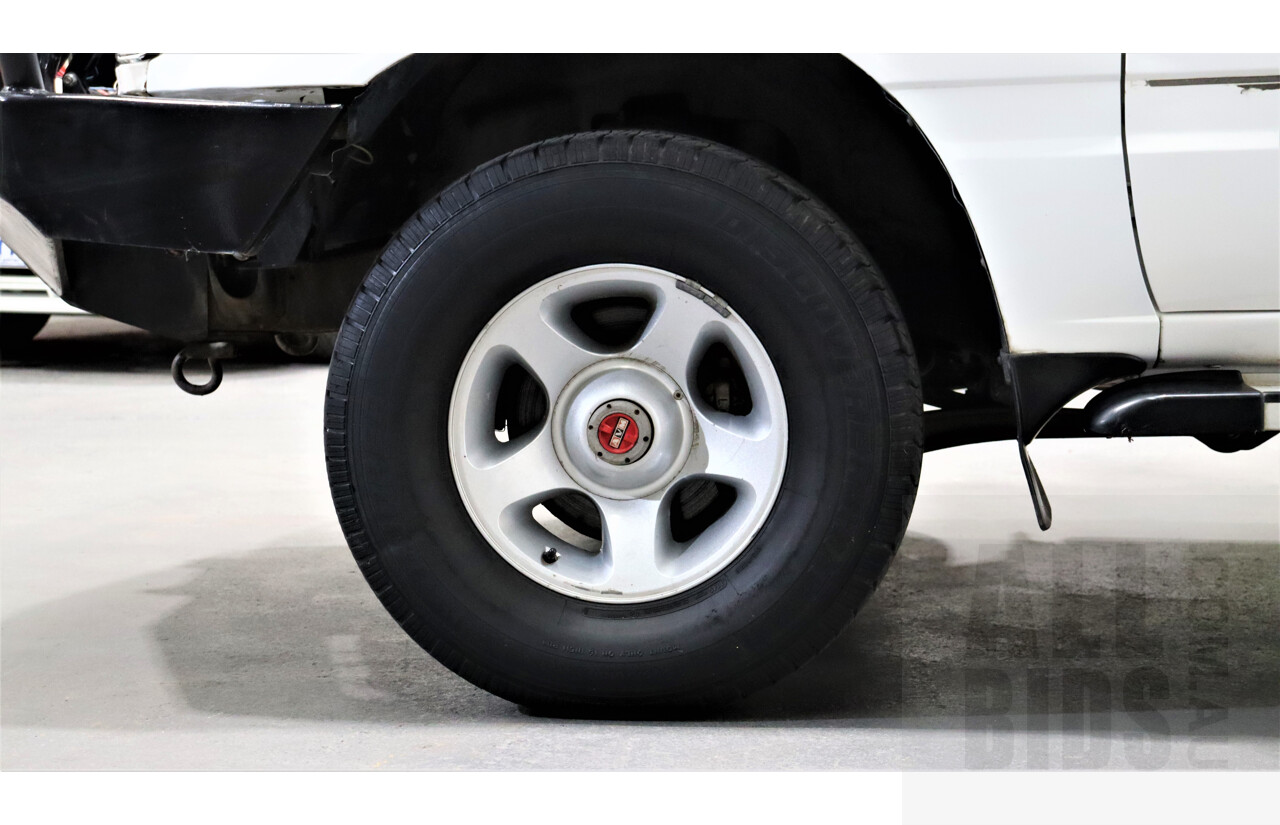 11/1999 Toyota Landcruiser (4x4) HZJ105R 4d Wagon White 4.2L Diesel