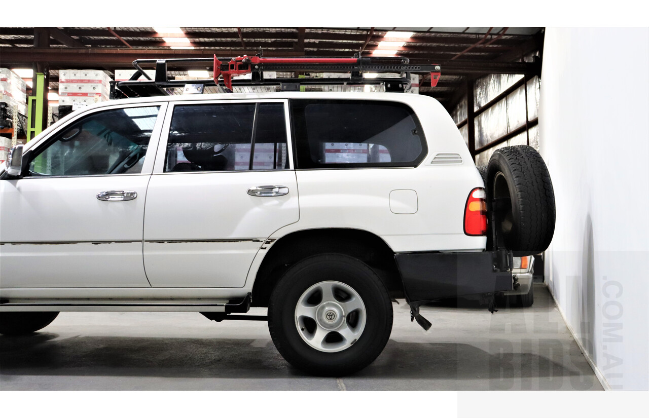 11/1999 Toyota Landcruiser (4x4) HZJ105R 4d Wagon White 4.2L Diesel