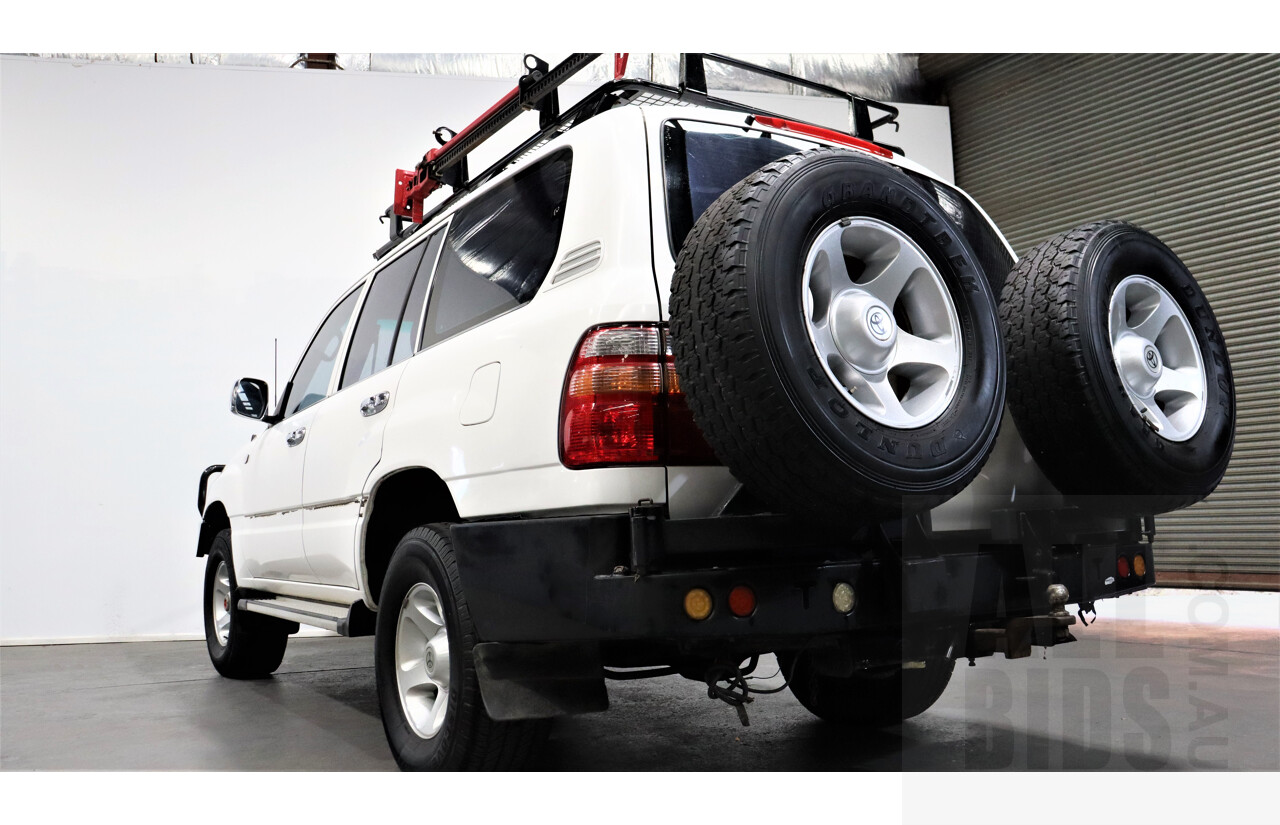 11/1999 Toyota Landcruiser (4x4) HZJ105R 4d Wagon White 4.2L Diesel