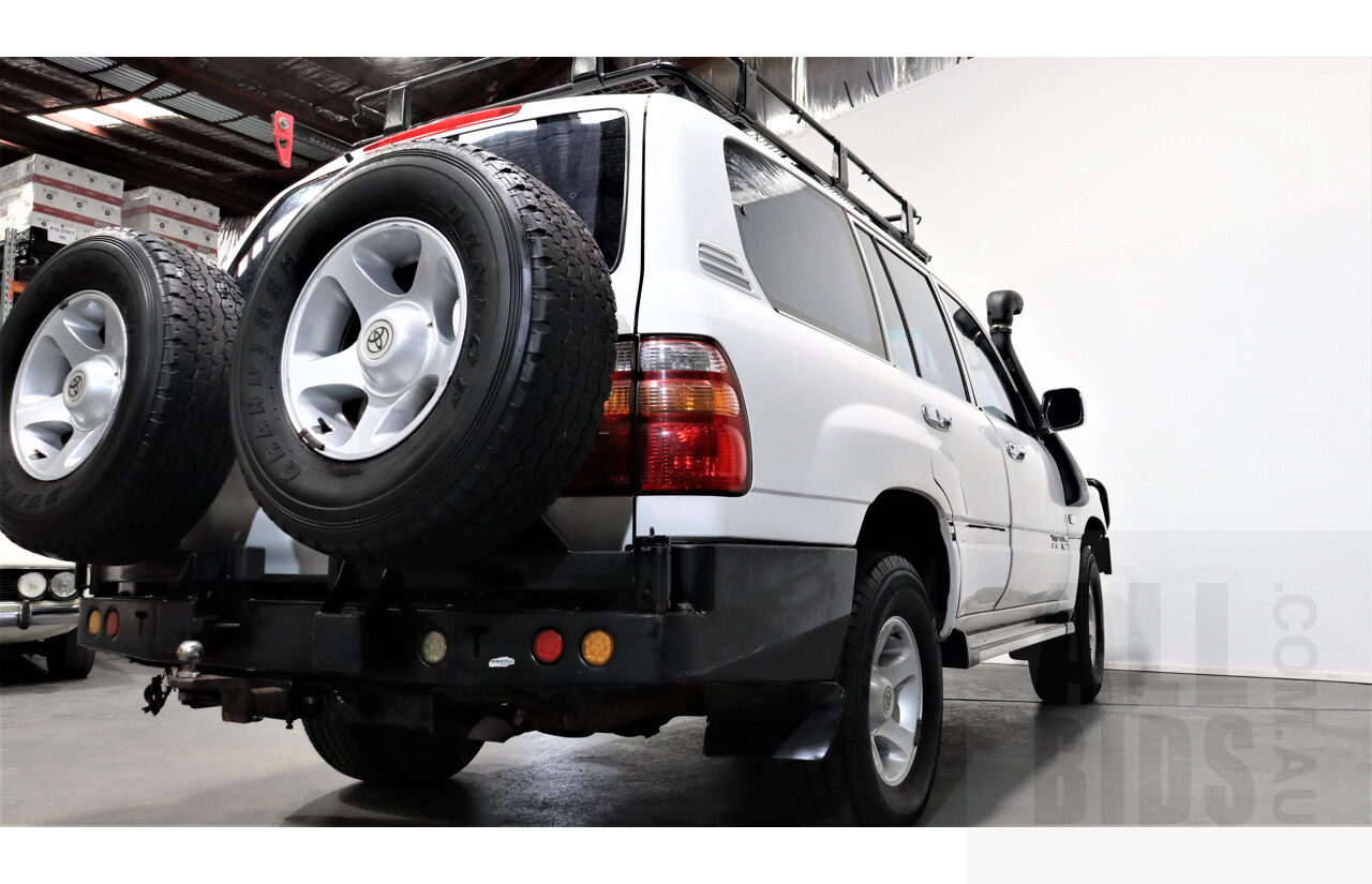 11/1999 Toyota Landcruiser (4x4) HZJ105R 4d Wagon White 4.2L Diesel