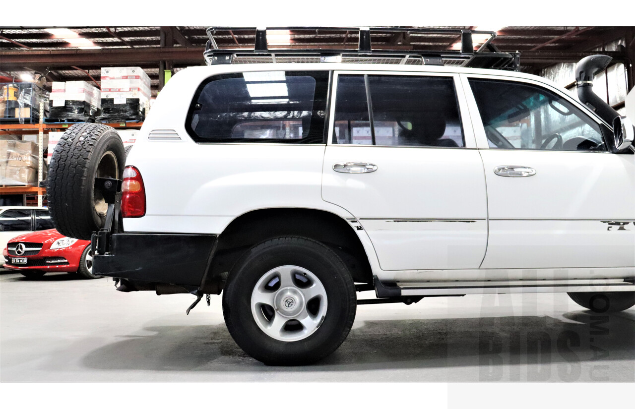 11/1999 Toyota Landcruiser (4x4) HZJ105R 4d Wagon White 4.2L Diesel