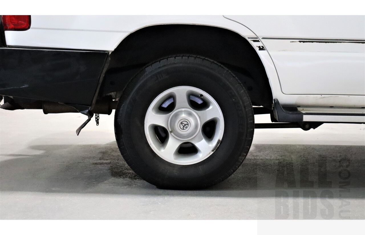 11/1999 Toyota Landcruiser (4x4) HZJ105R 4d Wagon White 4.2L Diesel
