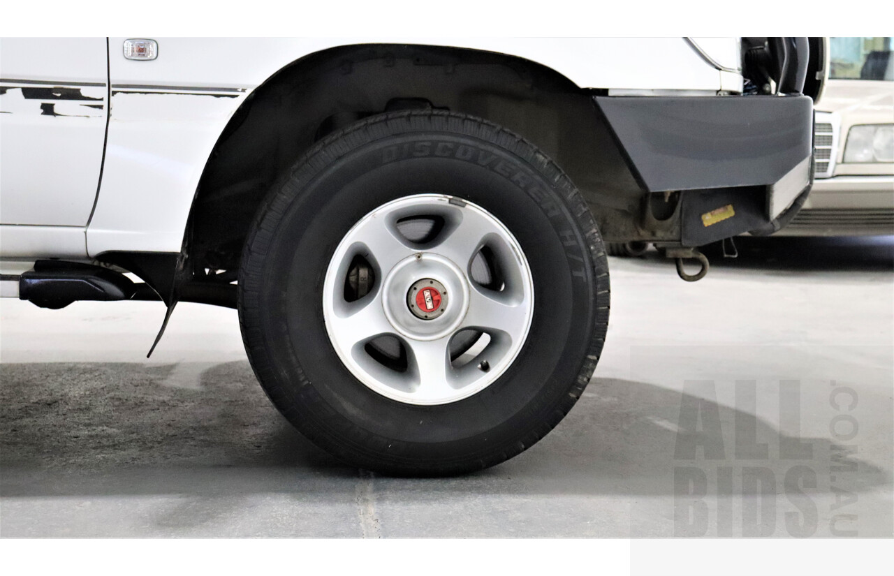 11/1999 Toyota Landcruiser (4x4) HZJ105R 4d Wagon White 4.2L Diesel