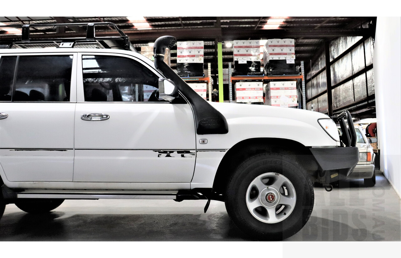 11/1999 Toyota Landcruiser (4x4) HZJ105R 4d Wagon White 4.2L Diesel