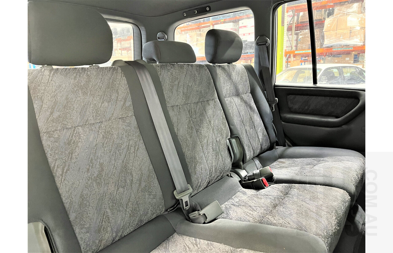 11/1999 Toyota Landcruiser (4x4) HZJ105R 4d Wagon White 4.2L Diesel