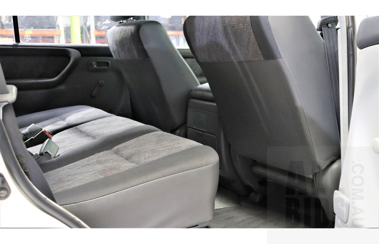 11/1999 Toyota Landcruiser (4x4) HZJ105R 4d Wagon White 4.2L Diesel