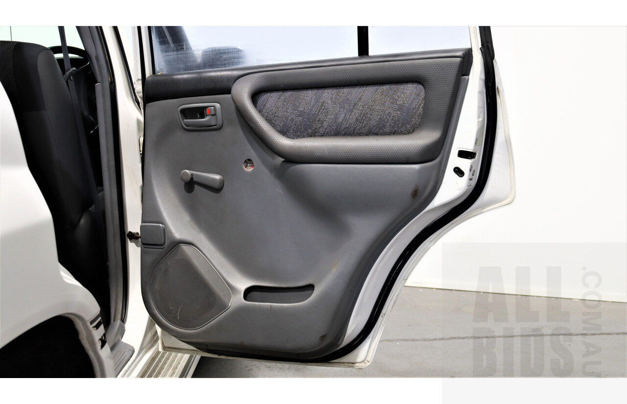 11/1999 Toyota Landcruiser (4x4) HZJ105R 4d Wagon White 4.2L Diesel