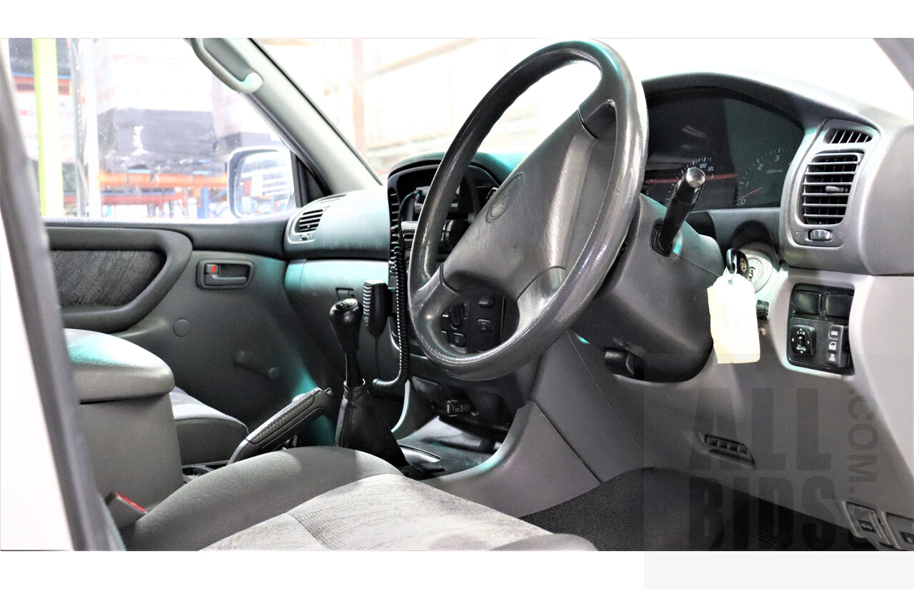 11/1999 Toyota Landcruiser (4x4) HZJ105R 4d Wagon White 4.2L Diesel