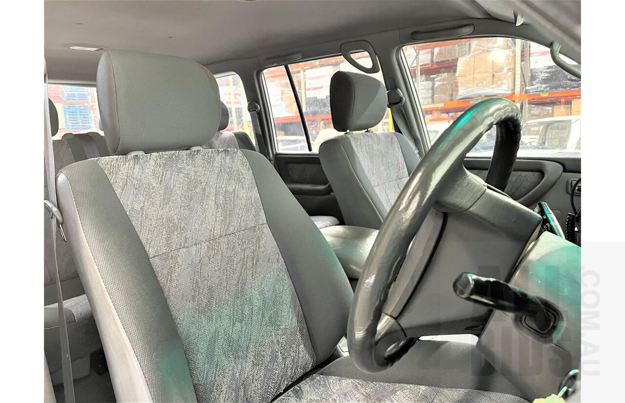 11/1999 Toyota Landcruiser (4x4) HZJ105R 4d Wagon White 4.2L Diesel