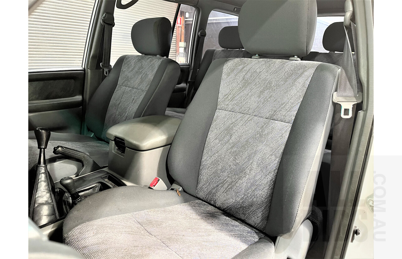 11/1999 Toyota Landcruiser (4x4) HZJ105R 4d Wagon White 4.2L Diesel