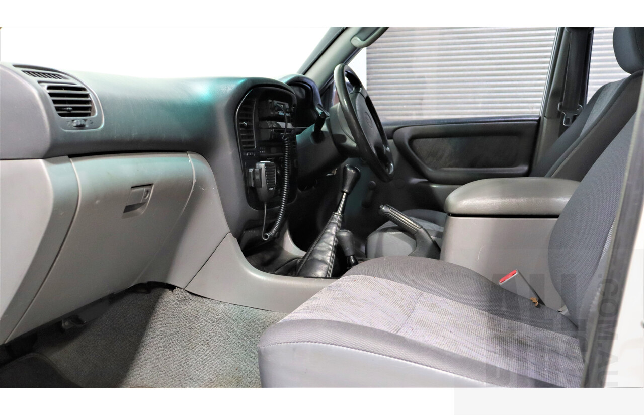 11/1999 Toyota Landcruiser (4x4) HZJ105R 4d Wagon White 4.2L Diesel