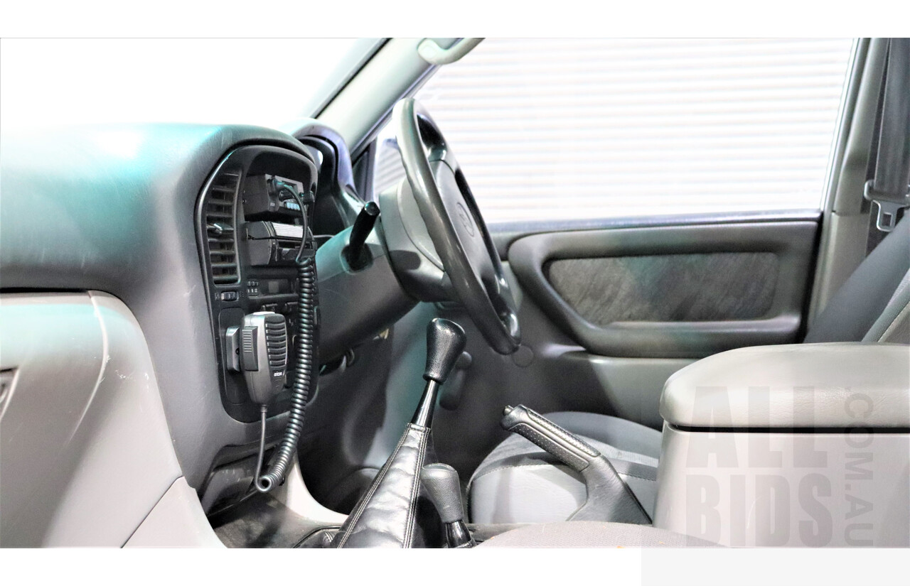 11/1999 Toyota Landcruiser (4x4) HZJ105R 4d Wagon White 4.2L Diesel