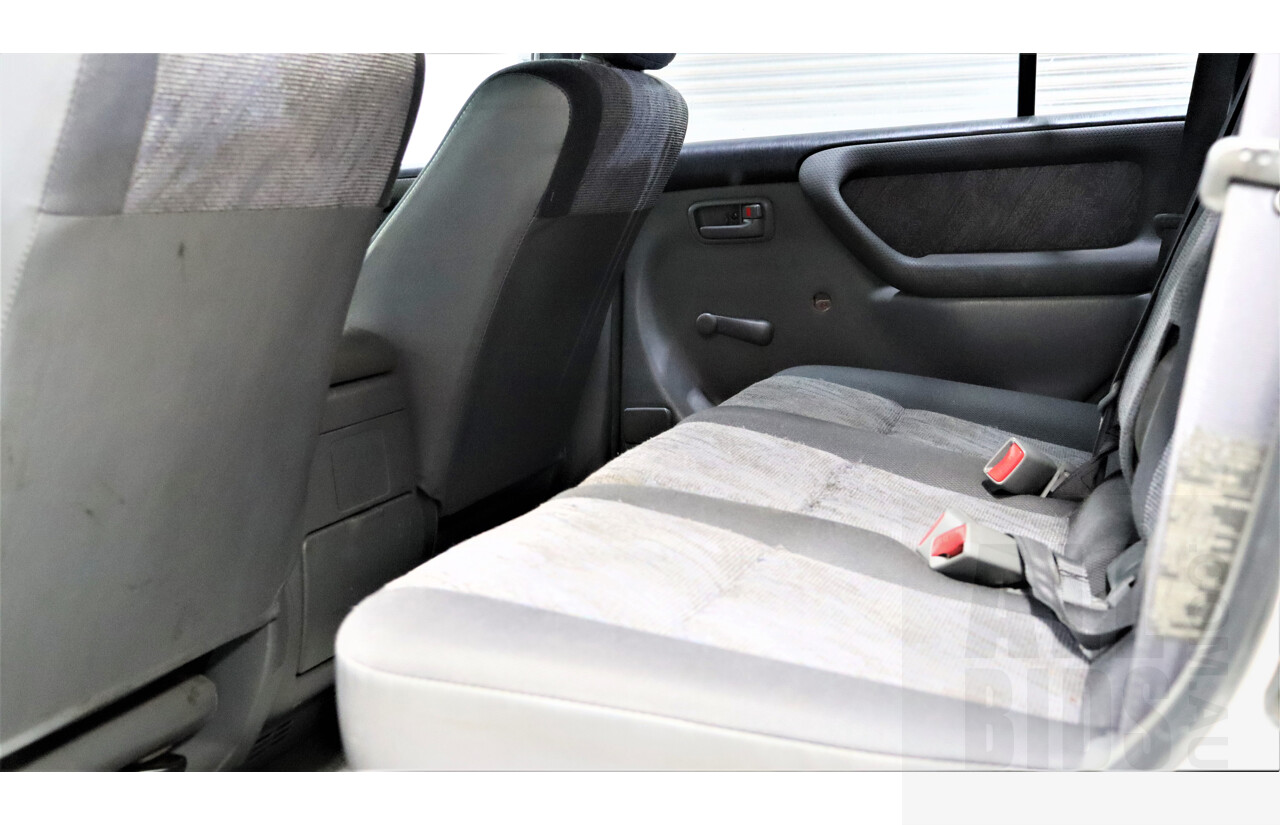 11/1999 Toyota Landcruiser (4x4) HZJ105R 4d Wagon White 4.2L Diesel