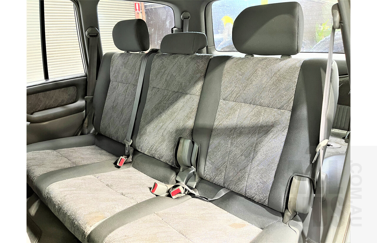 11/1999 Toyota Landcruiser (4x4) HZJ105R 4d Wagon White 4.2L Diesel