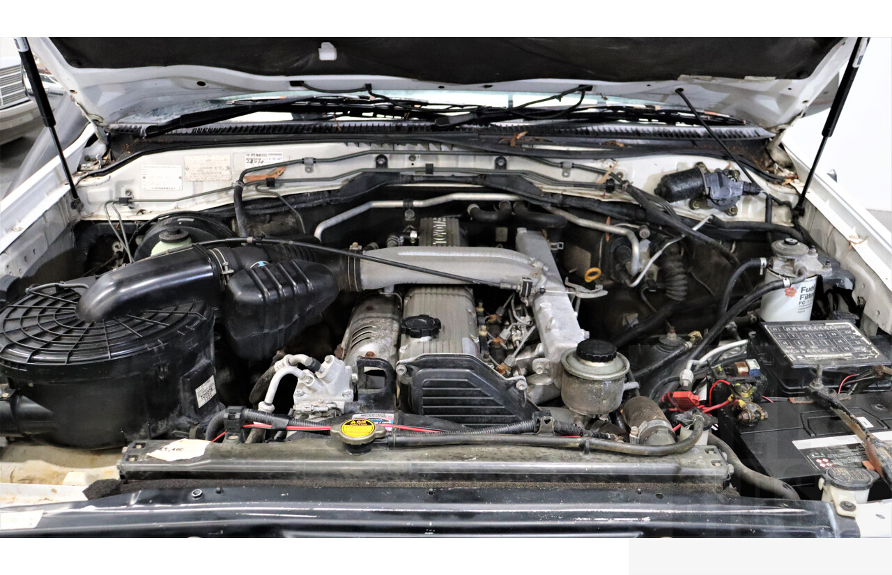 11/1999 Toyota Landcruiser (4x4) HZJ105R 4d Wagon White 4.2L Diesel