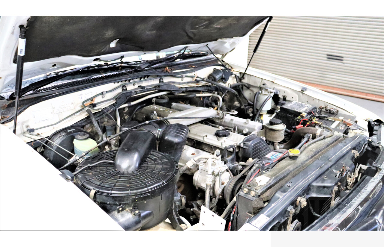 11/1999 Toyota Landcruiser (4x4) HZJ105R 4d Wagon White 4.2L Diesel