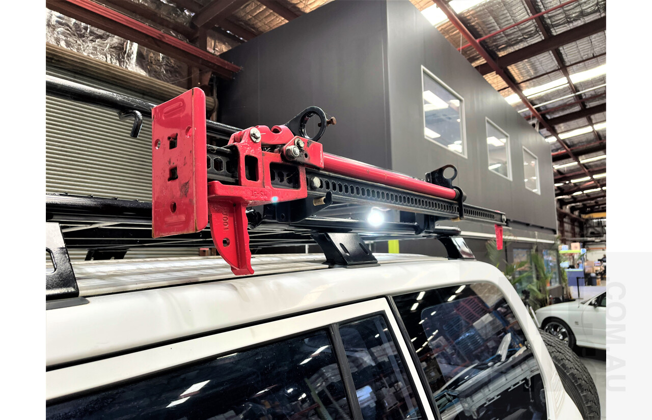 11/1999 Toyota Landcruiser (4x4) HZJ105R 4d Wagon White 4.2L Diesel