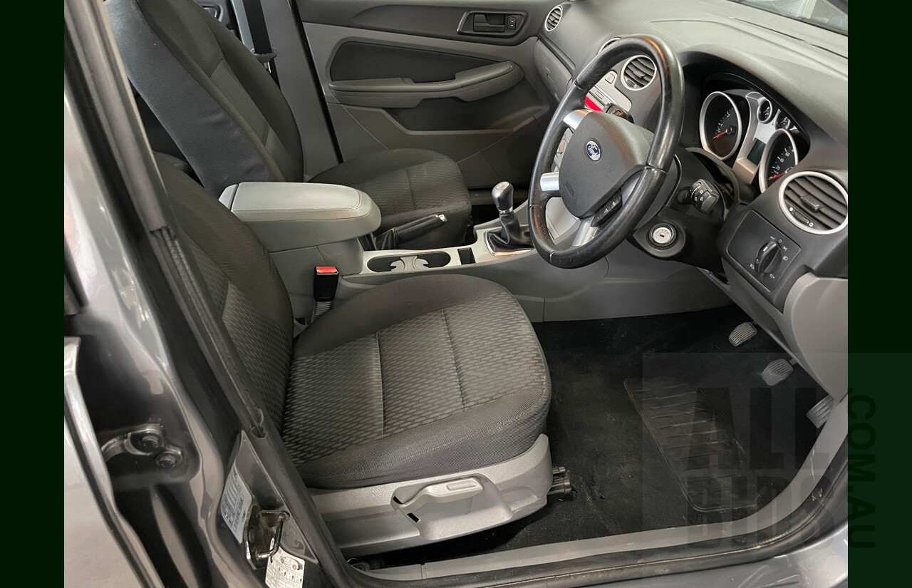8/2009 Ford Focus LX LV 4d Sedan Grey 2.0L