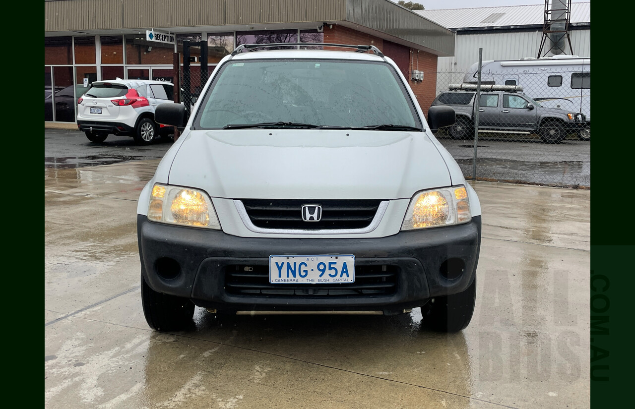 8/2001 Honda CRV (4x4) Classic  4d Wagon White 2.0L