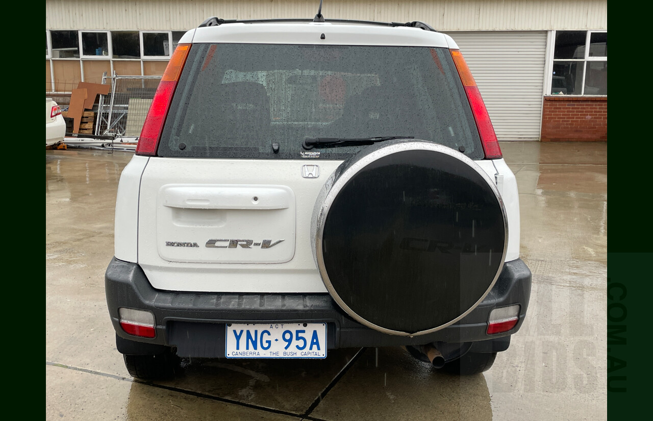 8/2001 Honda CRV (4x4) Classic  4d Wagon White 2.0L