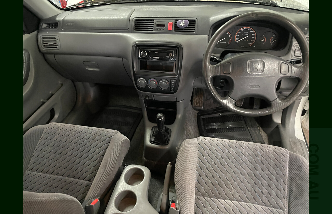 8/2001 Honda CRV (4x4) Classic  4d Wagon White 2.0L