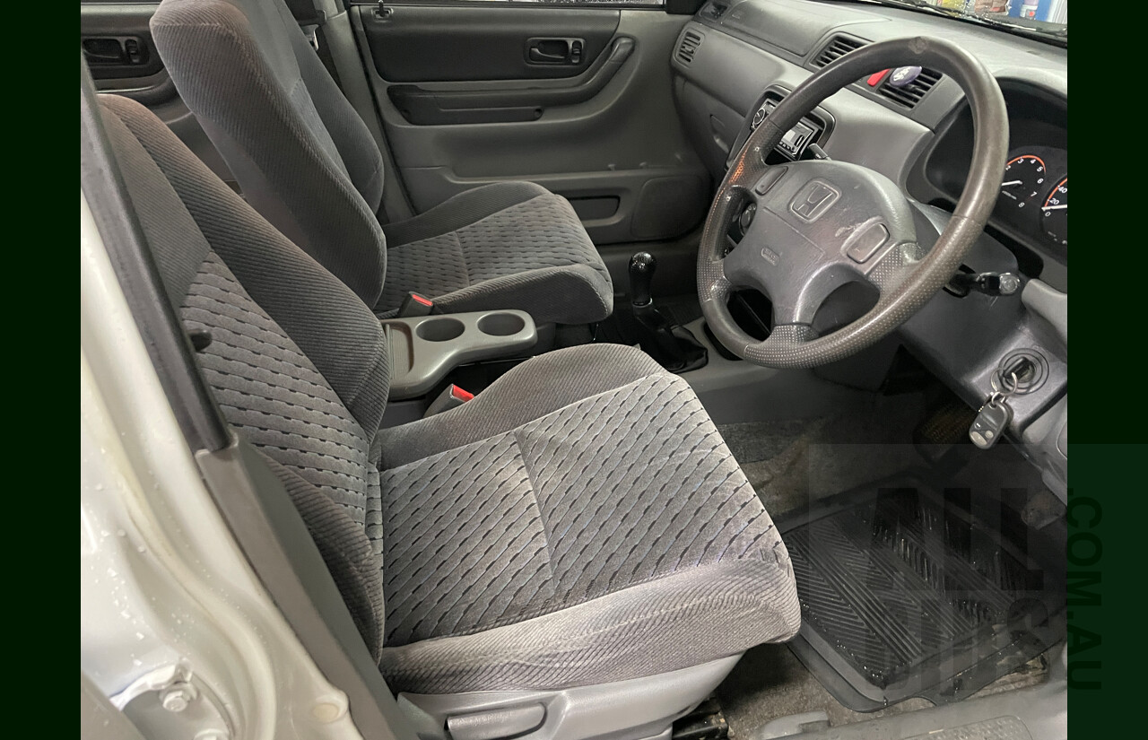 8/2001 Honda CRV (4x4) Classic  4d Wagon White 2.0L