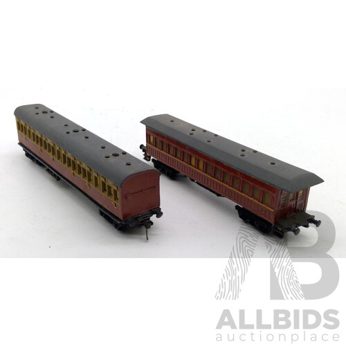 Vintage 'HO' Scale Australian Passenger Carriages HCX Class and CBA Class With Ulrich Box