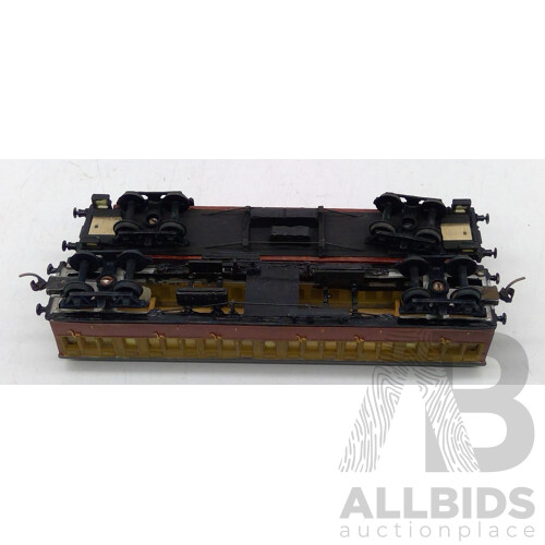 Vintage 'HO' Scale Australian Passenger Carriages HCX Class and CBA Class With Ulrich Box