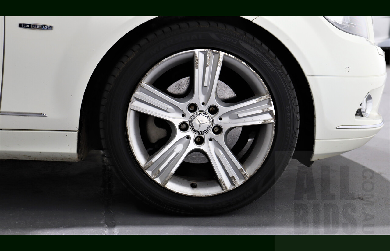 10/2009 Mercedes-Benz C220 CDI Avantgarde W204 4d Sedan White 2.1L Turbo Diesel