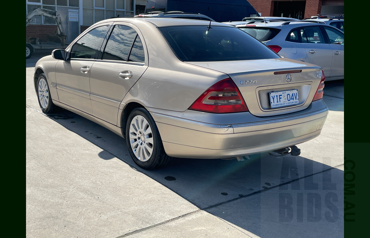 1/2002 Mercedes-Benz C220 CDI Elegance W203 4d Sedan Gold 2.1L