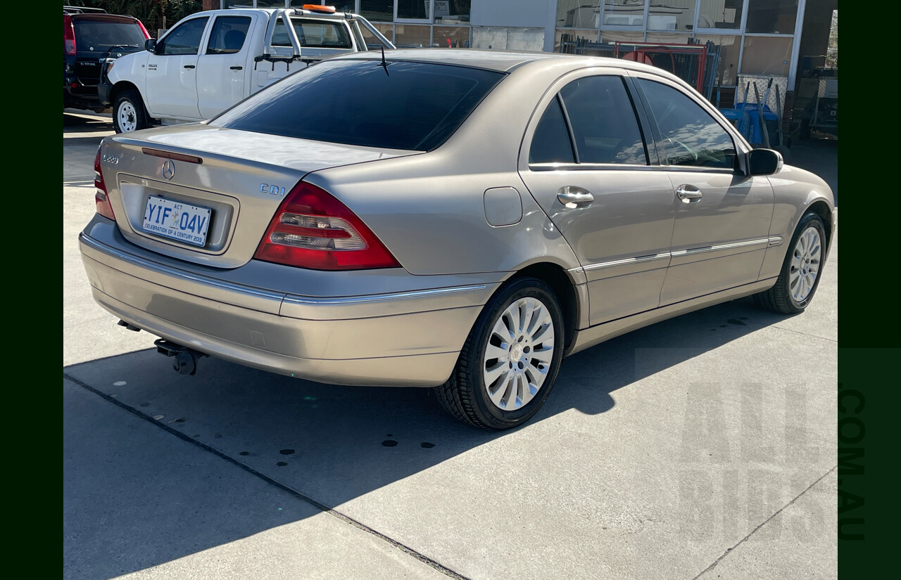 1/2002 Mercedes-Benz C220 CDI Elegance W203 4d Sedan Gold 2.1L