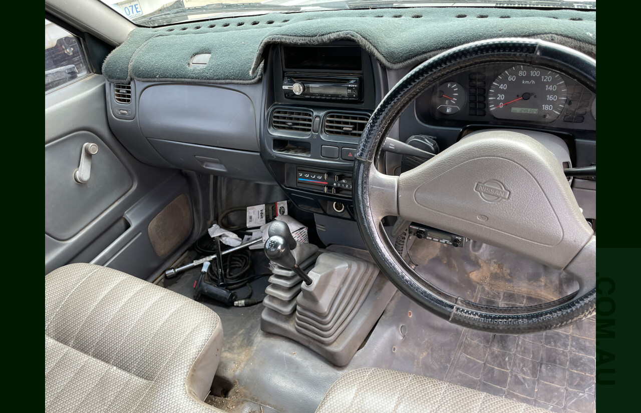 4/2001 Nissan Navara STD (4x4) D22 C/Chas Silver 3.2L