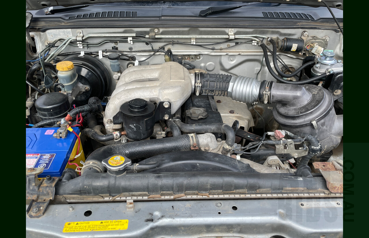 4/2001 Nissan Navara STD (4x4) D22 C/Chas Silver 3.2L